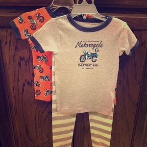 💥SOLD💥NWT Carter’s 4-piece Toddler Pajama Set